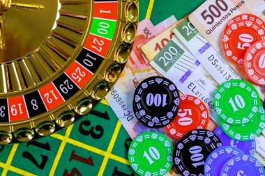 Qiu Qiu live dealer table on duduslot mobile app showing card values and hand rankings